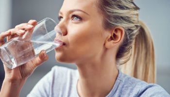 Когда вода может навредить организму: 3 случая, когда не стоит ее пить
